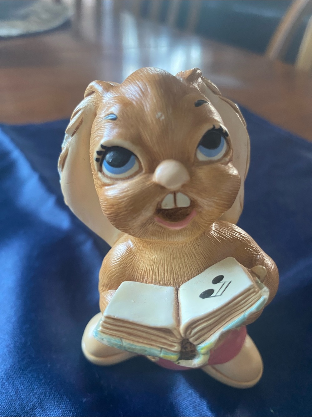 SOLO Pendelfin Brown Bunny Figurine with Blue Eyes and Open Book